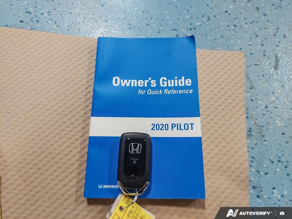 2020 Honda Pilot 2601975A | Touring 8-Passenger Silver Edmonton - photo #9