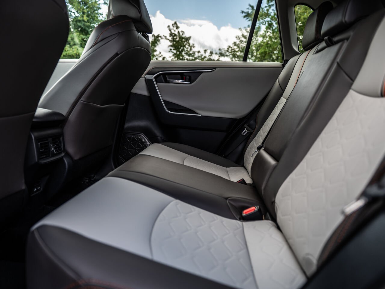 2025 Toyota RAV4 Green Sainte-Julienne - photo #26