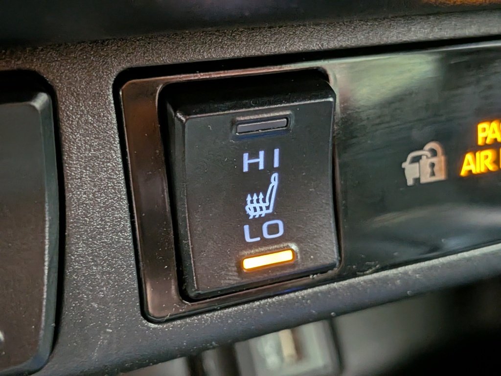 2024 Toyota RAV4 LE AWD White Val-David - photo #2