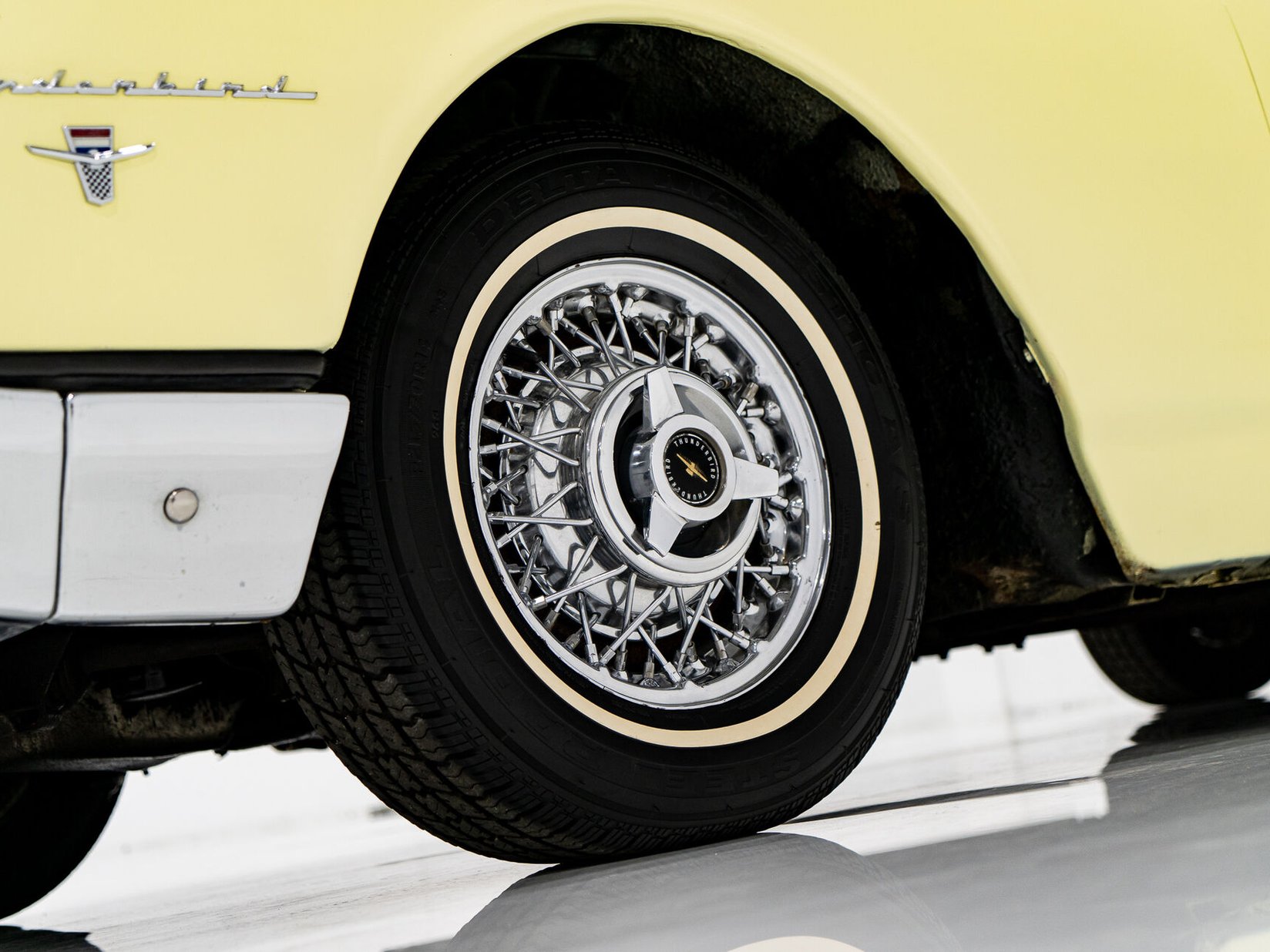 Ford Thunderbird Beautifully Presented From Older Restoration with original bill of sale 1962 Jaune Montréal - photo #6