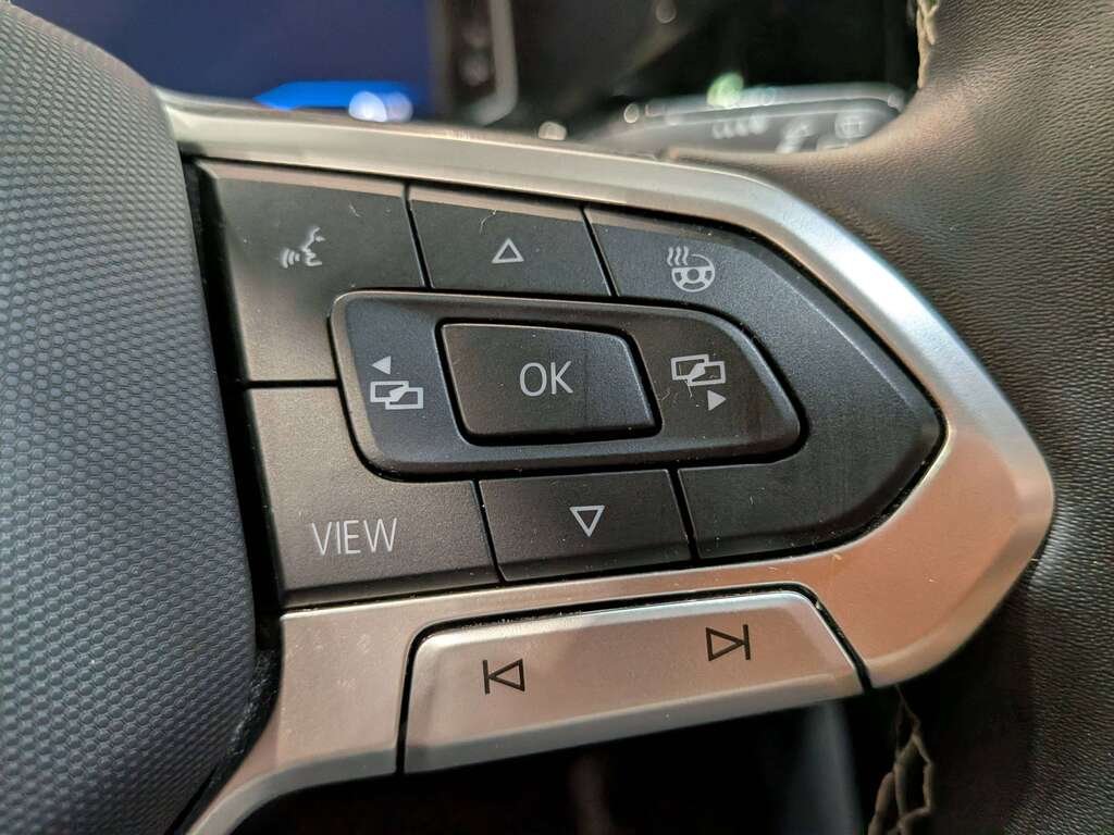 2024 Volkswagen Taos Highline 4MOTION Red Val-David - photo #13