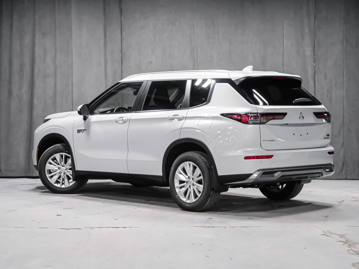 2026 Mitsubishi Outlander Plug-In Hybrid SE White Diamond Premium Finish Montreal - photo #3