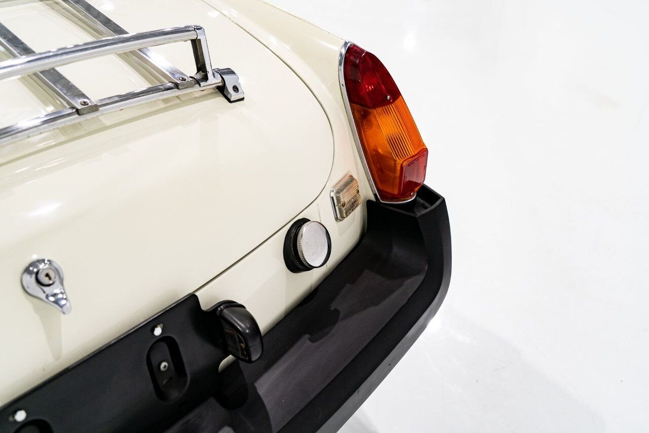 1979 MG B Beautifully presented from former complete restoration White Montreal - photo #5