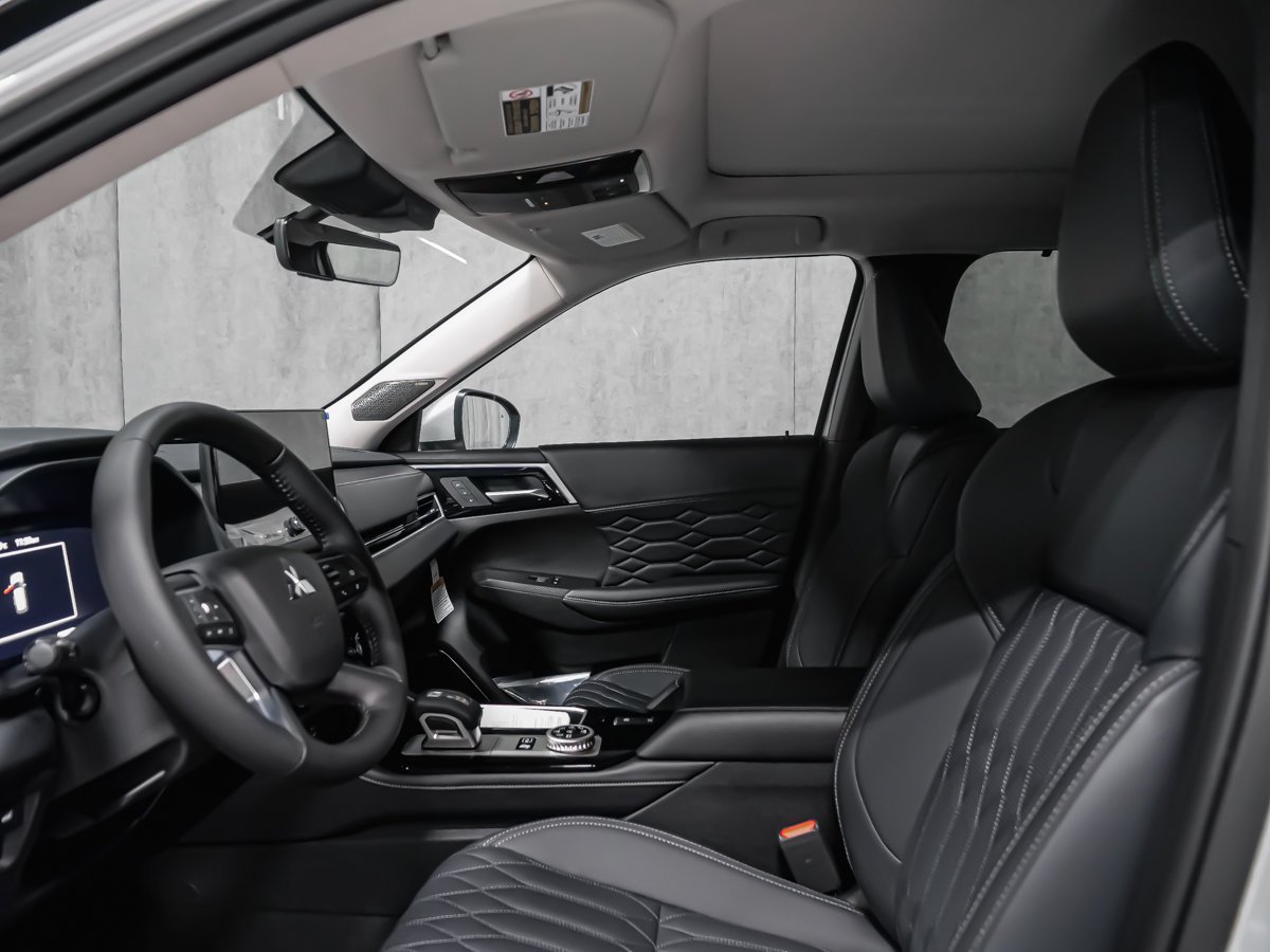 2026 Mitsubishi Outlander Plug-In Hybrid GT Black Diamond Premium Finish Montreal - photo #17
