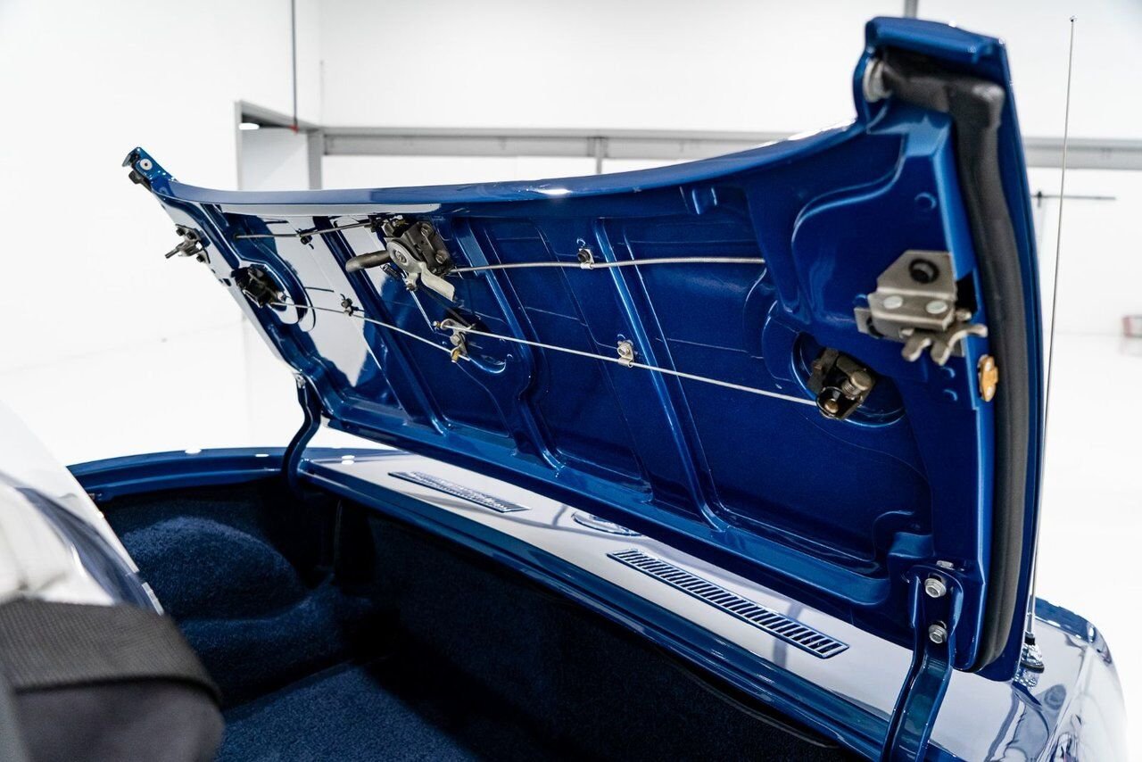 Chevrolet Corvette *PRIX EN USD* Matching numbers Top flight with extensive documentation 1968 Bleu Montréal - photo #86