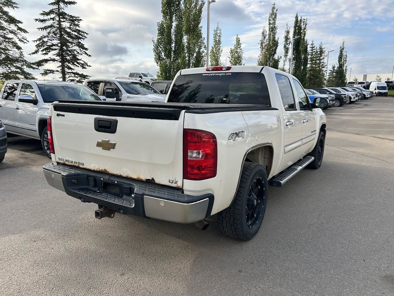 2009 Chevrolet Silverado 1500 4WD Crew Cab 143.5 LTZ White Sherwood Park - photo #4
