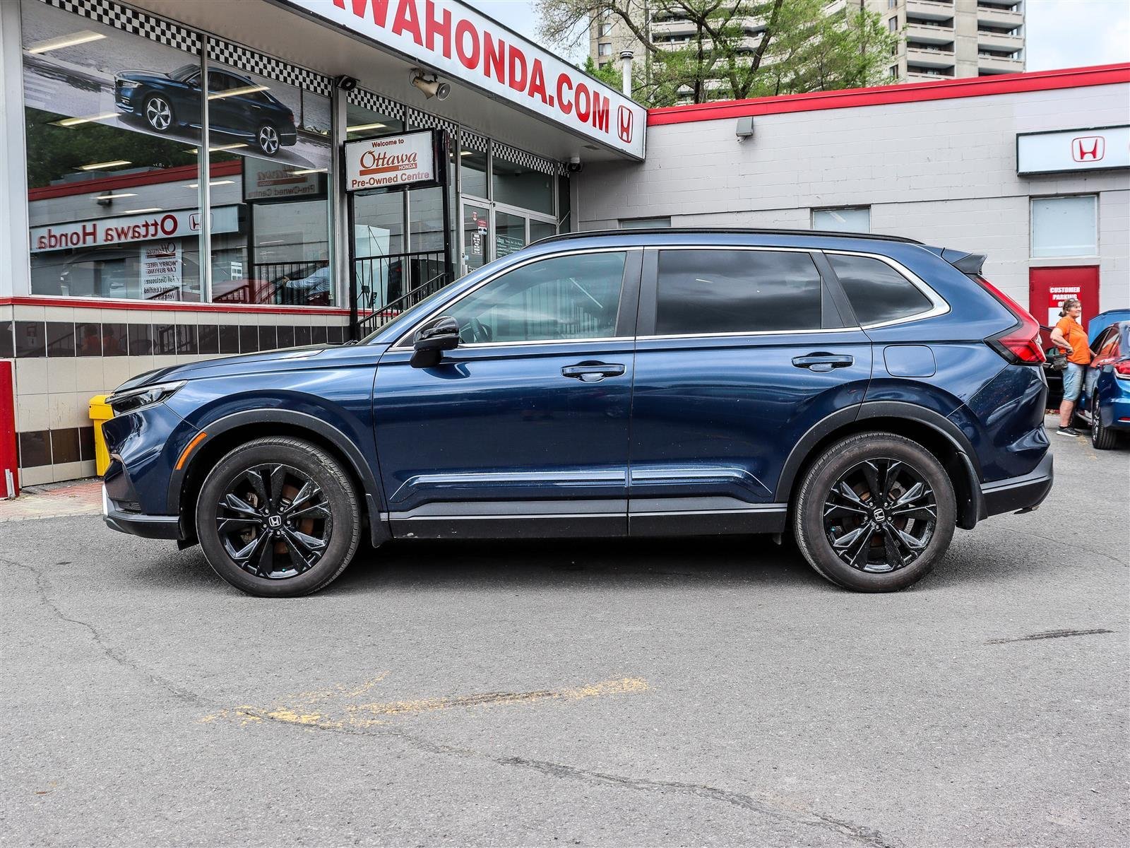 Honda CR-V hybride Touring 2023 Blue Ottawa & Gatineau - photo #4