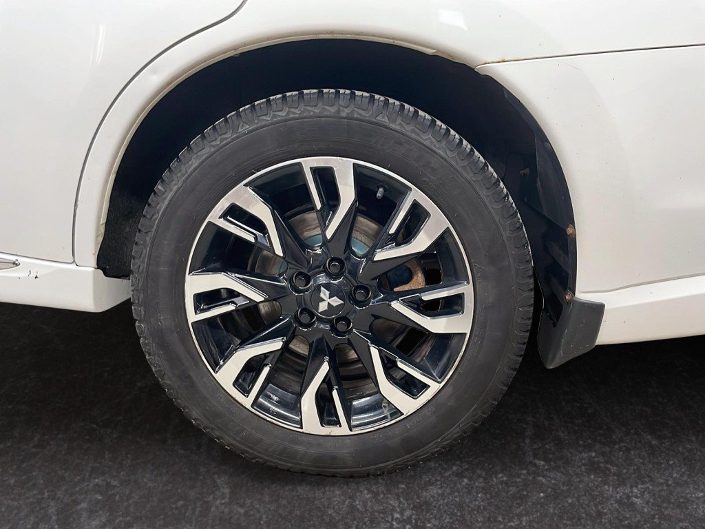 2018 Mitsubishi Outlander Plug-In Hybrid White Amos - photo #22