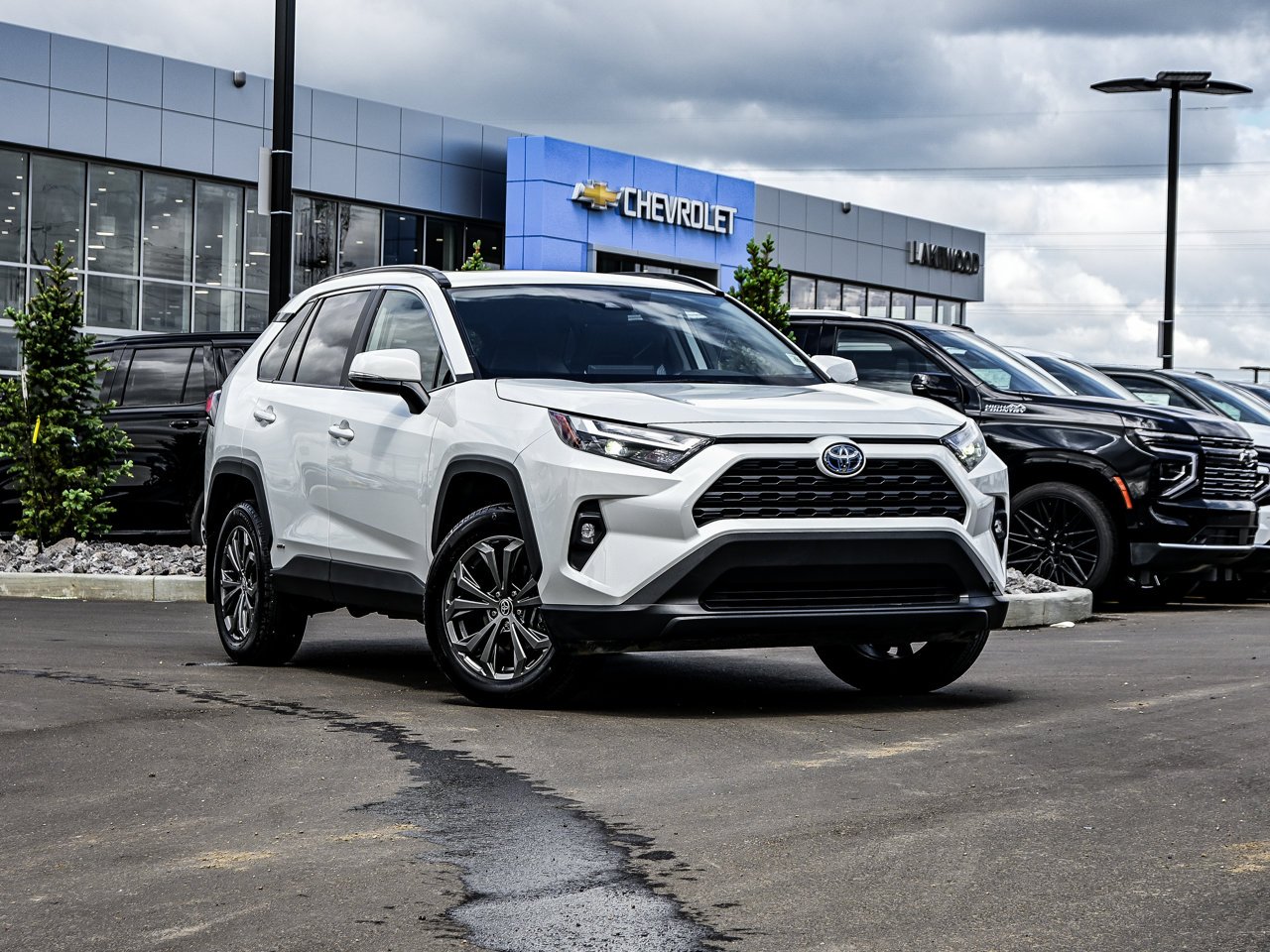 2024 Toyota RAV4 Hybrid XLE AWD White w/Black Roof Sherwood Park - photo #1