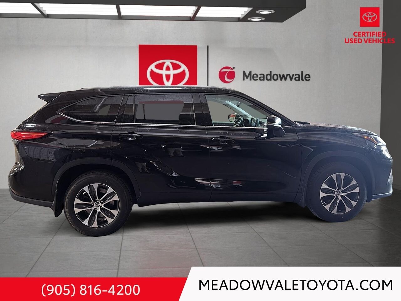 2021 Toyota Highlander One Owner, Clean Car Fax, Power Sunroof, Power Trunk, Power Seat, SofTex Leather Midnight Black Metallic Mississauga - photo #2