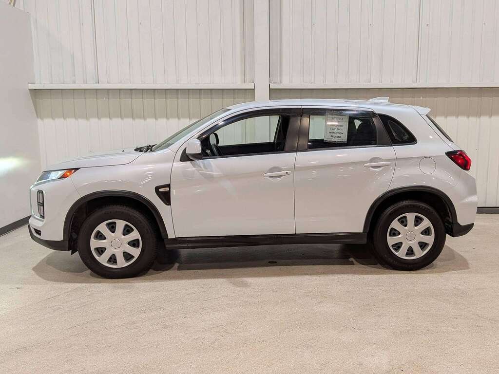 2023 Mitsubishi RVR ES FWD White Val-David - photo #2