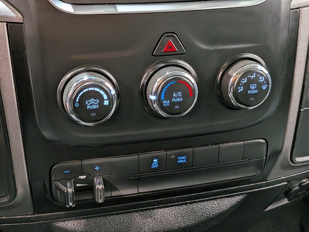 Ram 1500 Express 4x4 Quad Cab 6'4" Box *Ltd Avail* 2018 Noir Val-David - photo #22