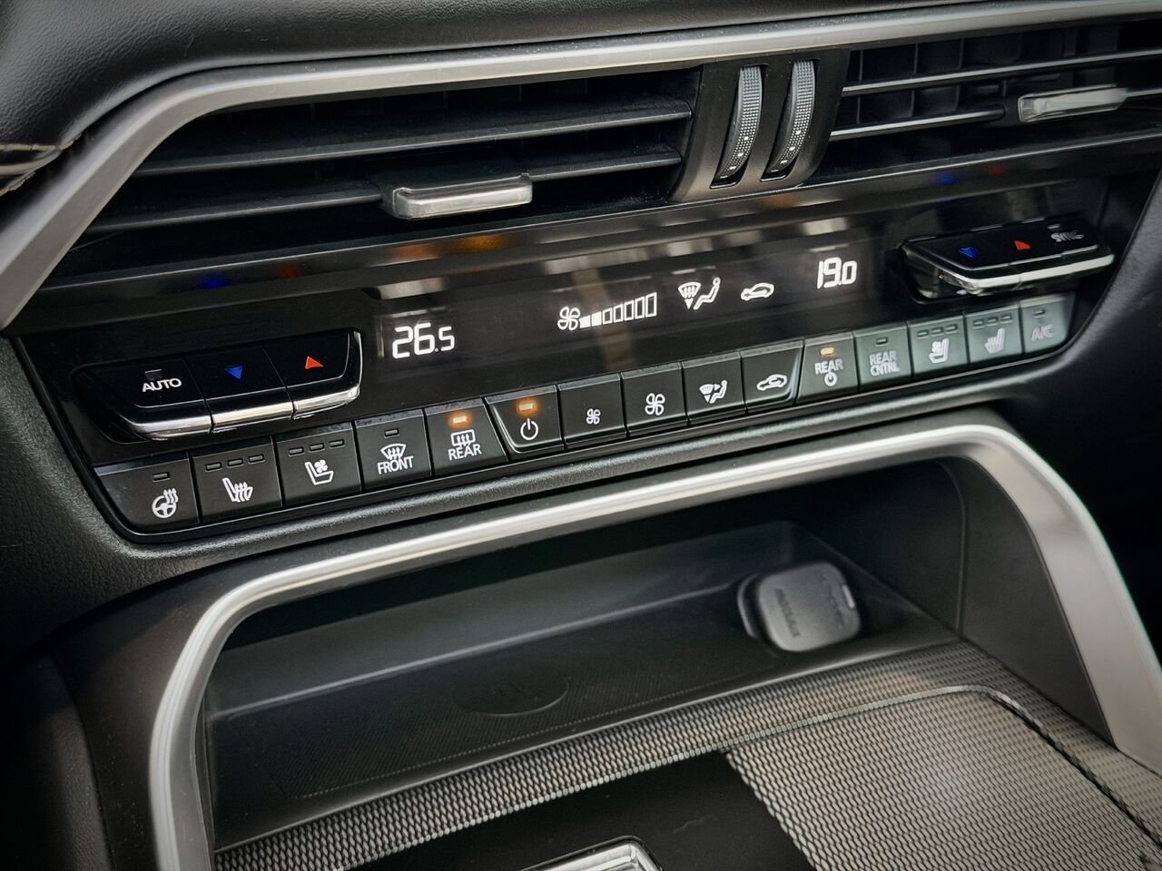 2024 Mazda CX-90 hybride léger White Notre-Dame-des-Prairies - photo #29