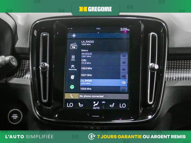 2021 Volvo XC40 White Blainville - photo #23
