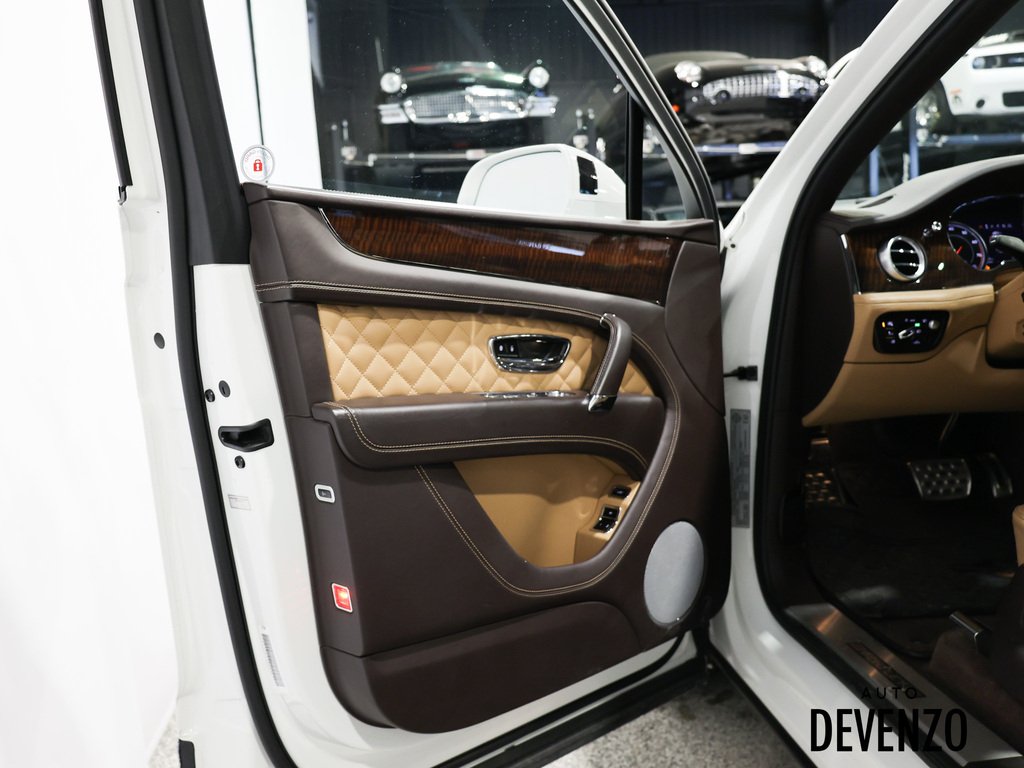 2017 Bentley Bentayga White Saint-Eustache - photo #11