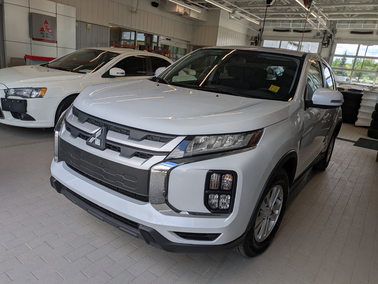 2024 Mitsubishi RVR White Gatineau - photo #1