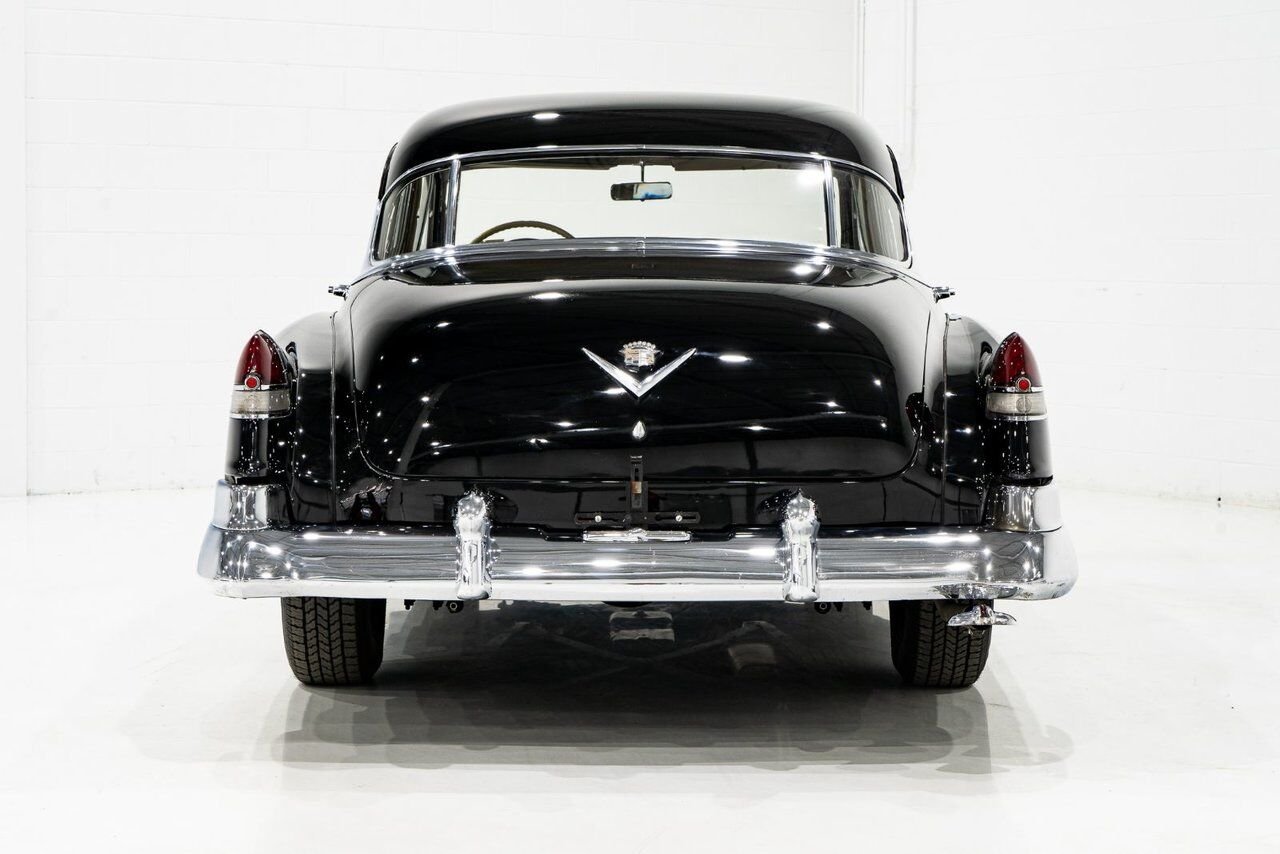 Cadillac Fleetwood Unrestored factory black paint **PRICE IN USD** 1951 Noir Montréal - photo #1