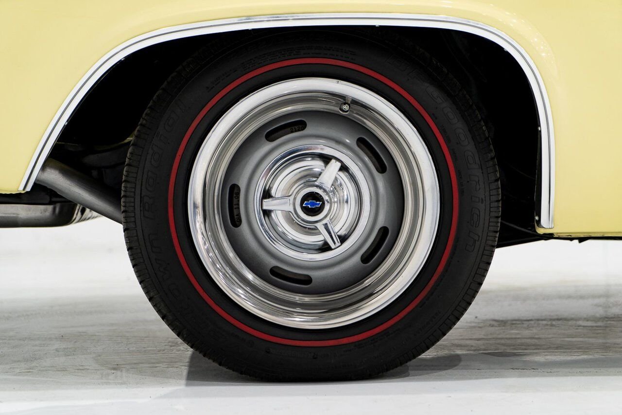 1965 Chevrolet Impala SS *PRIX EN USD* 396/325HP 4spd frame off restoration Yellow Montreal - photo #75