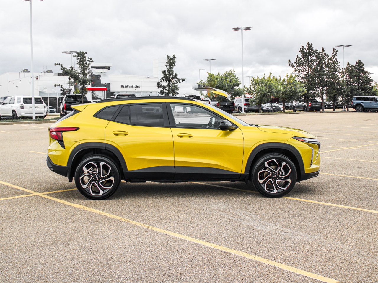 2024 Chevrolet Trax FWD 4dr 2RS Yellow Sherwood Park - photo #9