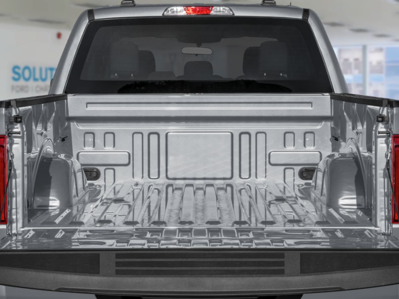 Ford F-150 XLT CABINE SUPERCREW 4RM CAISSE DE 6,5 PI 2026 Noir agate métallisé Châteauguay - photo #9