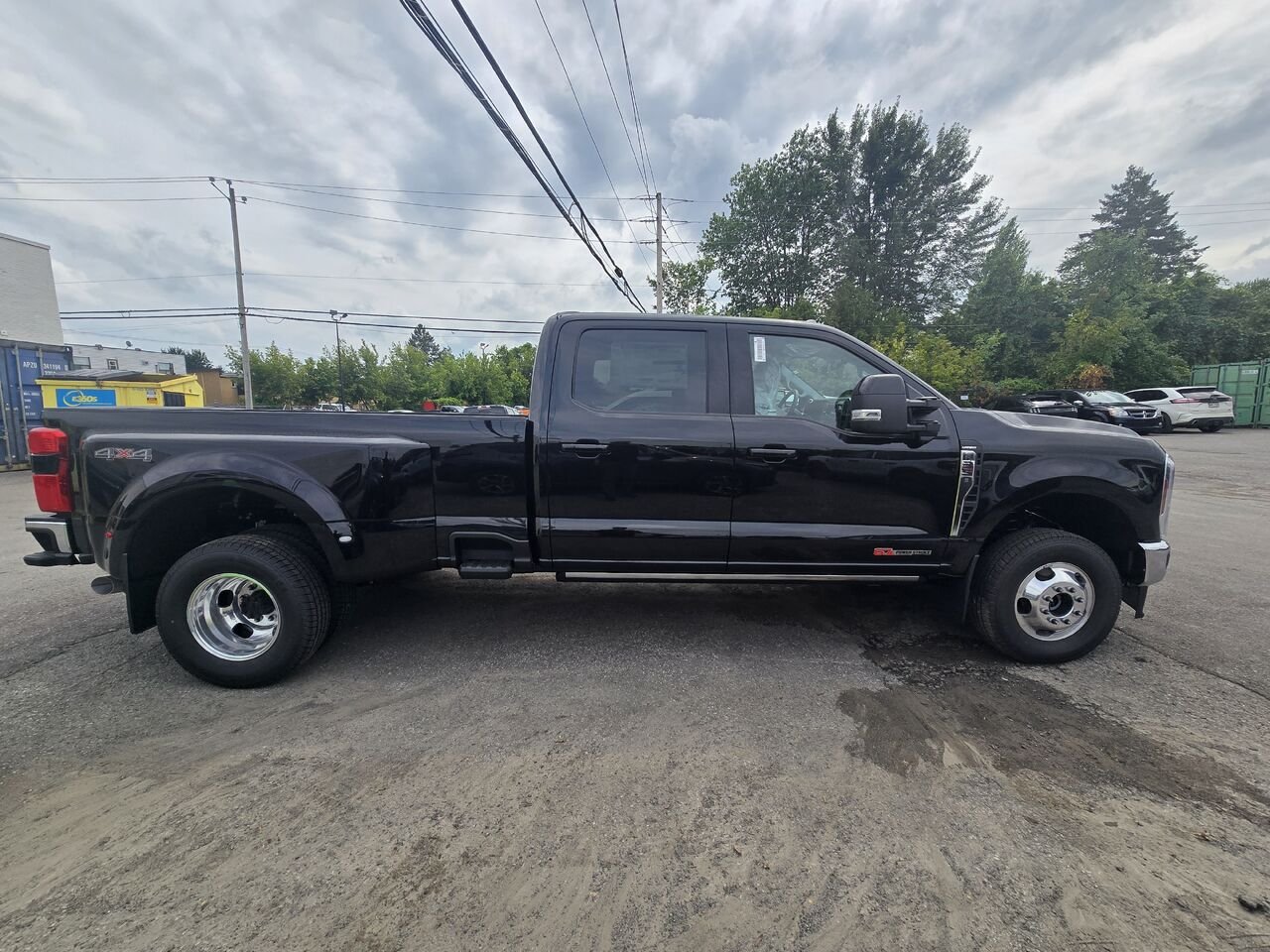2026 Ford Super Duty F-350 DRW Agate Black Metallic Châteauguay - photo #2