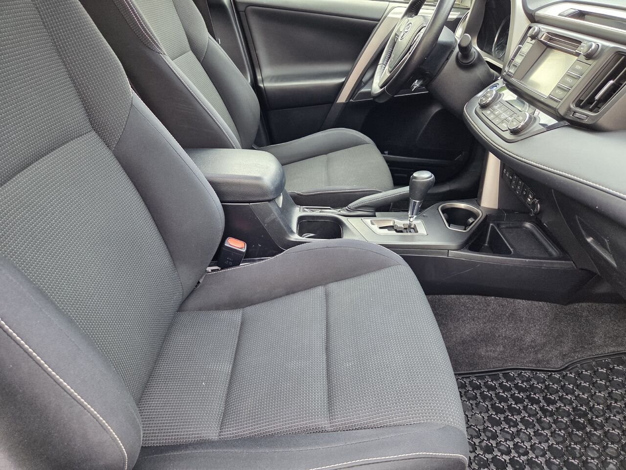 2016 Toyota RAV4 Hybrid White Mont-Laurier - photo #11
