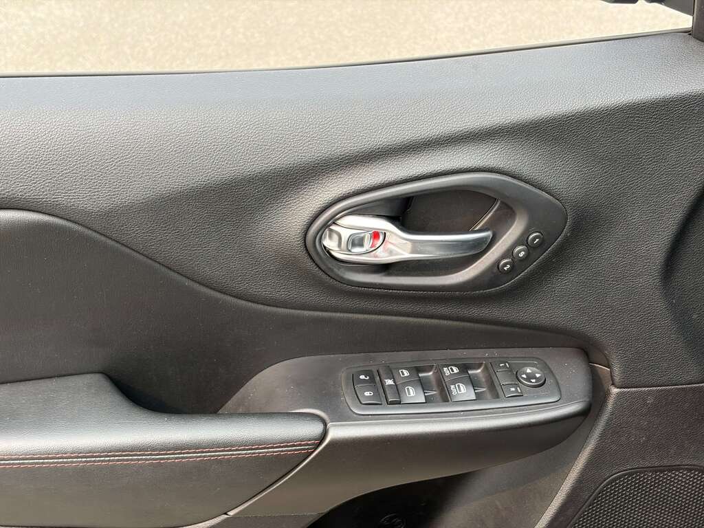 2020 Jeep Cherokee Grey Gatineau - photo #12