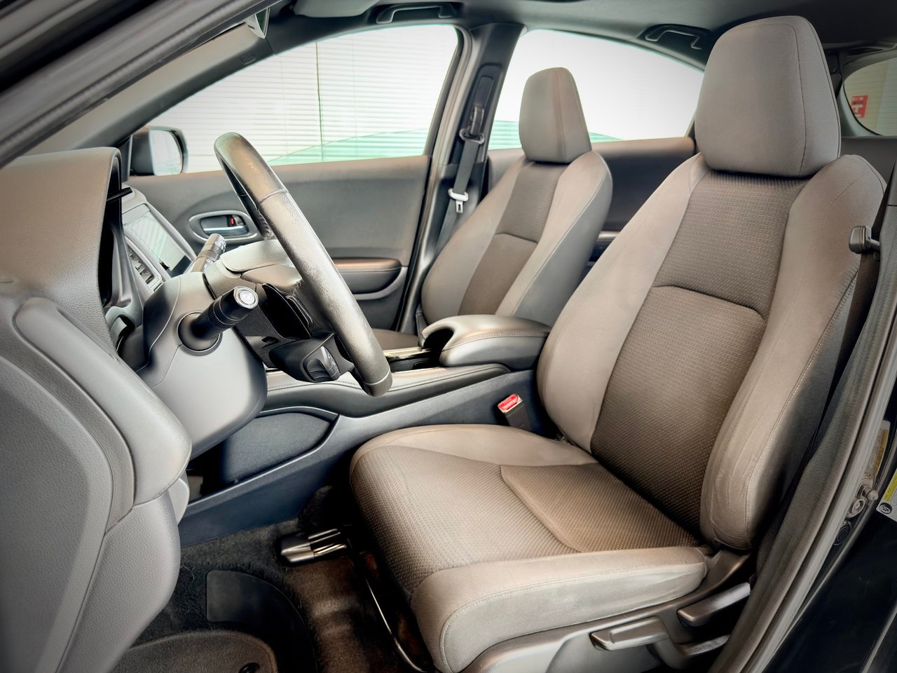 2021 Honda HR-V Black Notre-Dame-des-Prairies - photo #15
