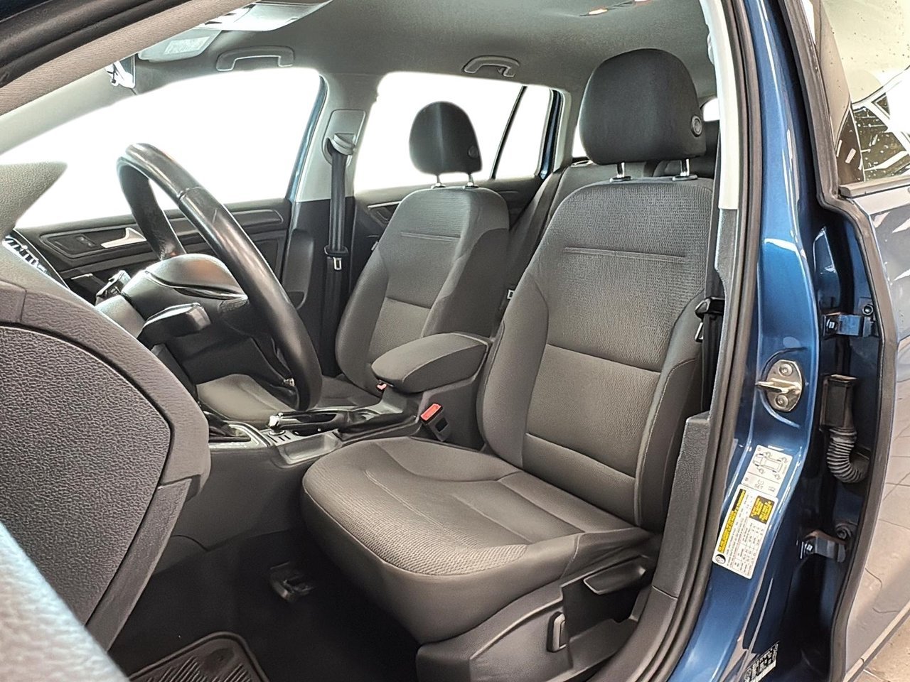 Volkswagen Golf SportWagen NIV 3VW117AU3KM517964 2019 Bleu Chicoutimi - photo #9