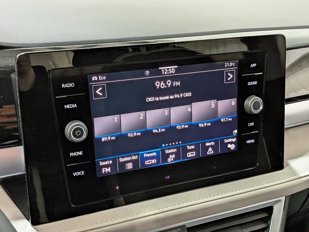 2025 Volkswagen Taos Comfortline 4MOTION Black Val-David - photo #21