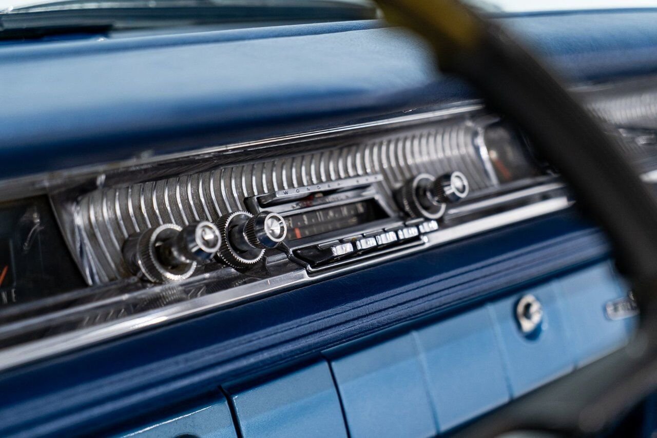 Pontiac Bonneville **PRIX EN USD**C8 Suffix 389cu.in. TriPower 4 Speed 1961 Bleu Montréal - photo #71