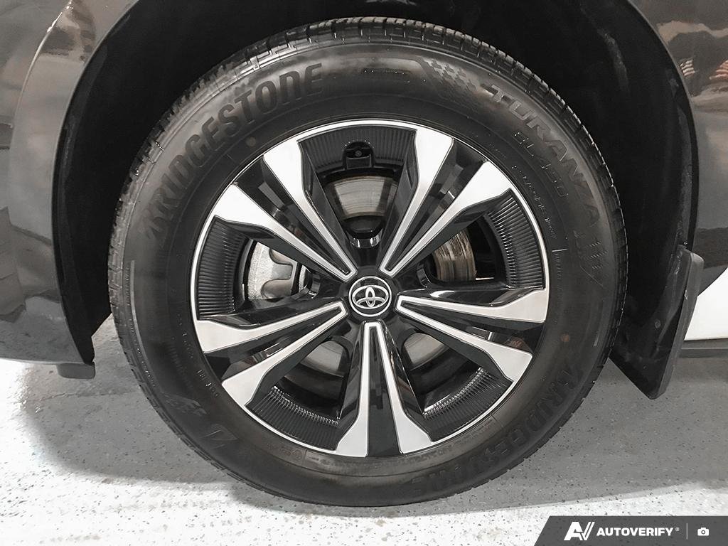 2025 Toyota bZ4X S2501170 | XLE Wind Chill Pearl with Black Roof Edmonton - photo #5