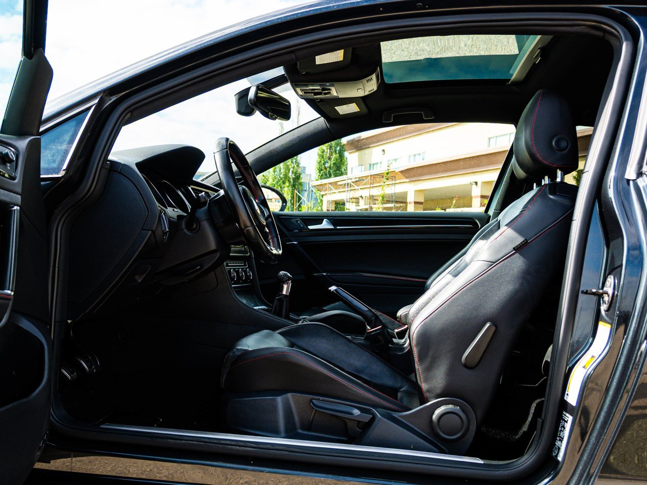 2015 Volkswagen Golf GTI 3dr HB Man gray Sherwood Park - photo #16