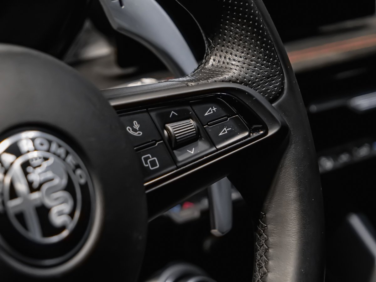 Alfa Romeo Tonale VELOCE HARMAN KARDON SOUNS SYSTEM SPORT SEATS 2024 Noir Montréal - photo #12