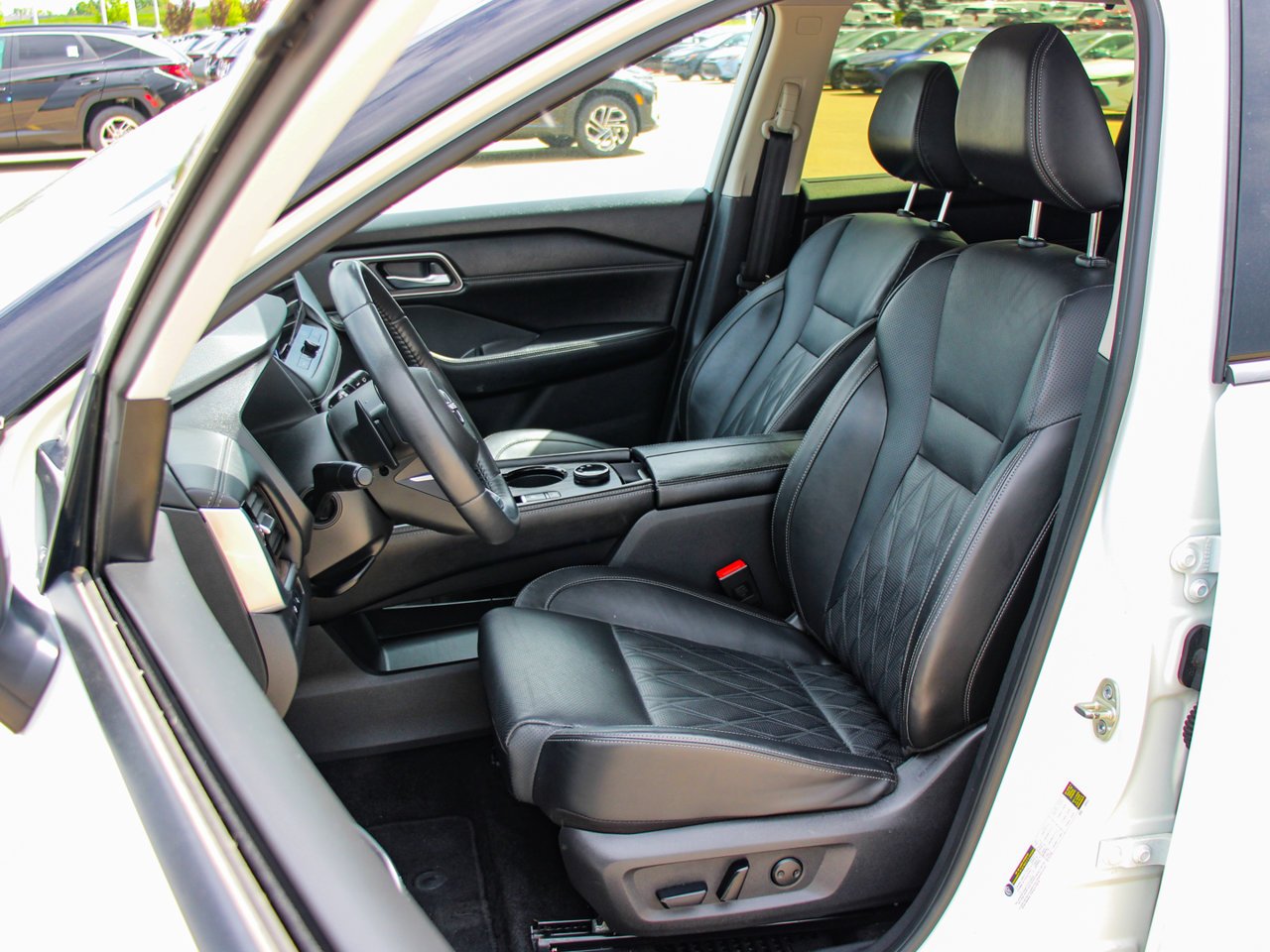 2024 Nissan Rogue AWD Platinum White Sherwood Park - photo #28