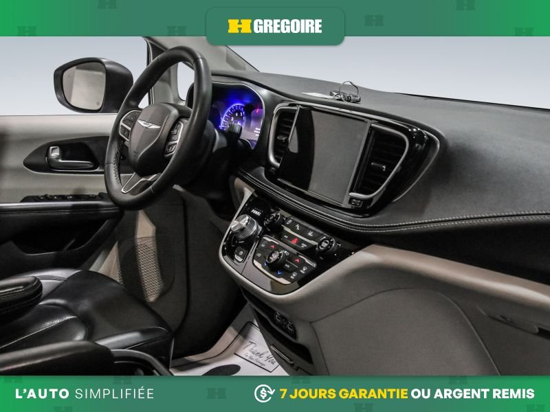 Chrysler Pacifica 2023 Blanc Laval - photo #30