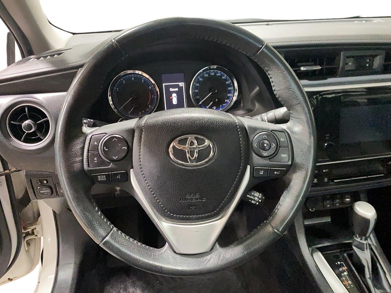 Toyota Corolla NIV 2T1BURHE3JC022129 2018 Blanc Chicoutimi - photo #13