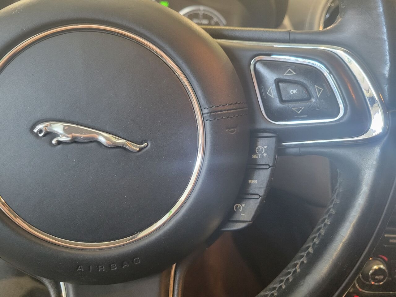2014 Jaguar XJ Black  - photo #22