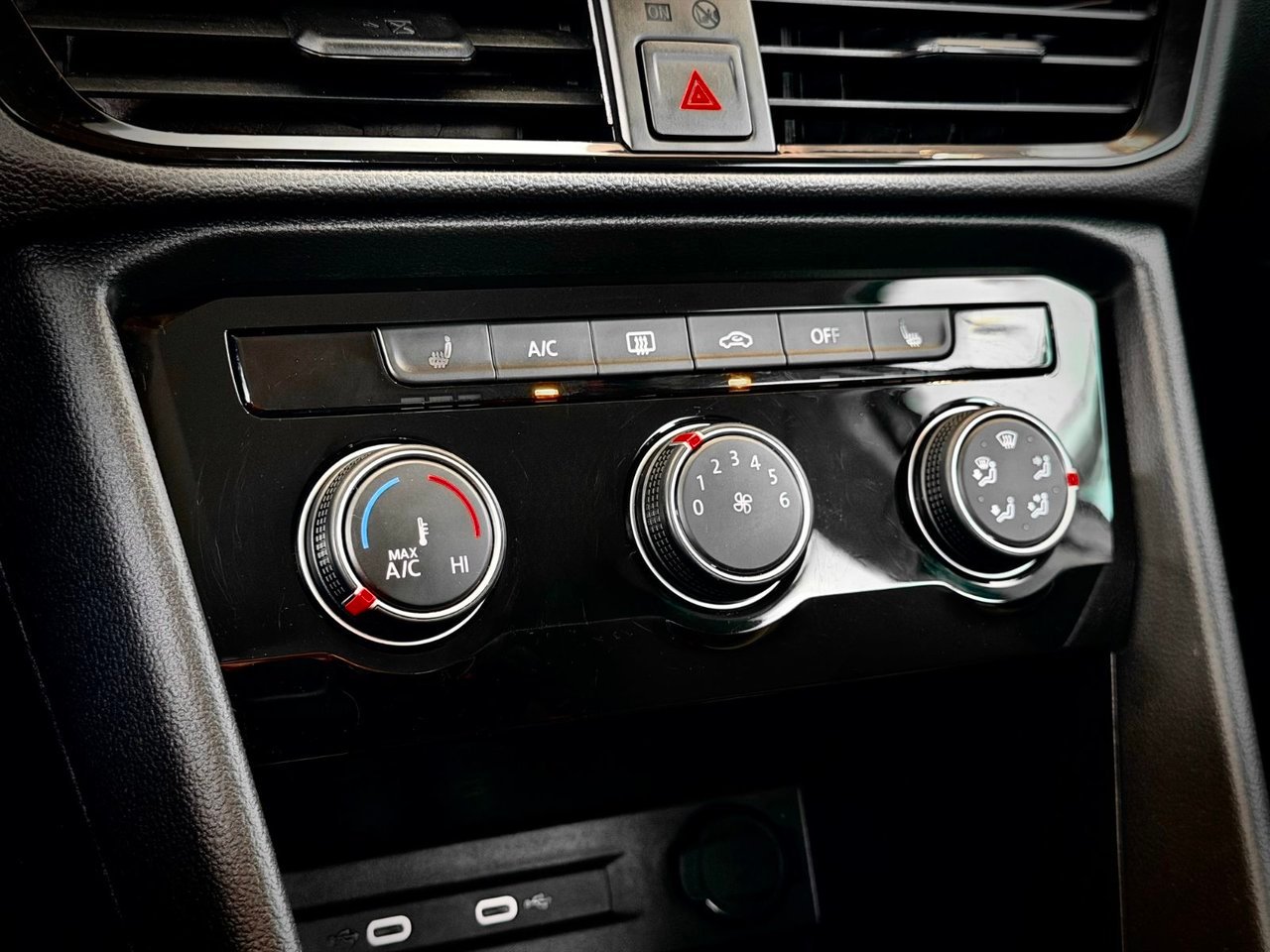 2024 Volkswagen Taos White Notre-Dame-des-Prairies - photo #28