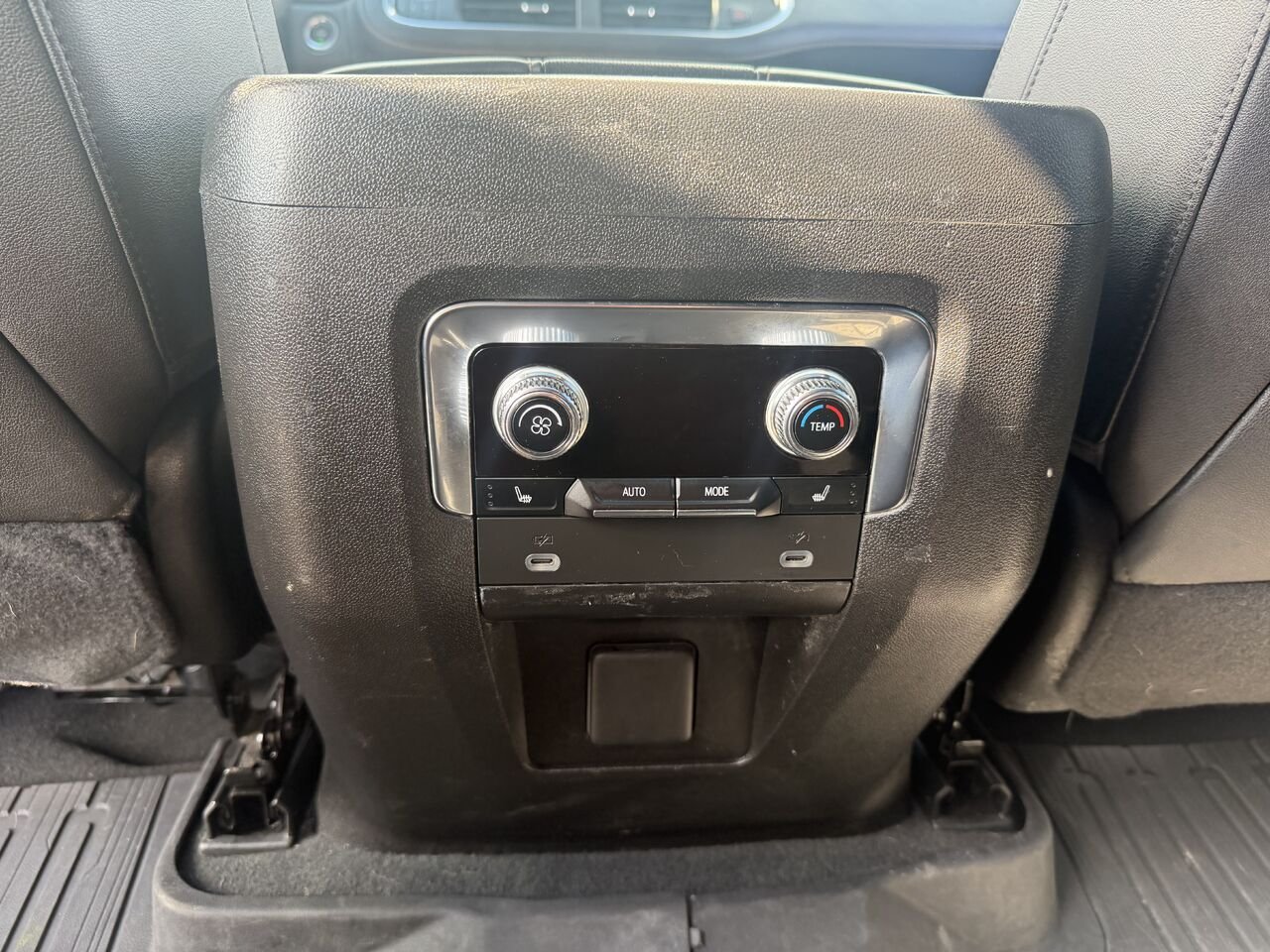 2023 GMC YUKON AT4 AT4 4 portes 4RM White Ottawa & Gatineau - photo #17