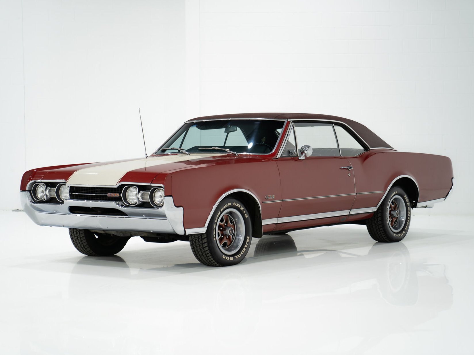 Oldsmobile Cutlass 442 *PRIX EN USD* Numéros entièrement Matching Non restaurée Repeinte une seule fois 1967 Rouge Montréal - photo #0