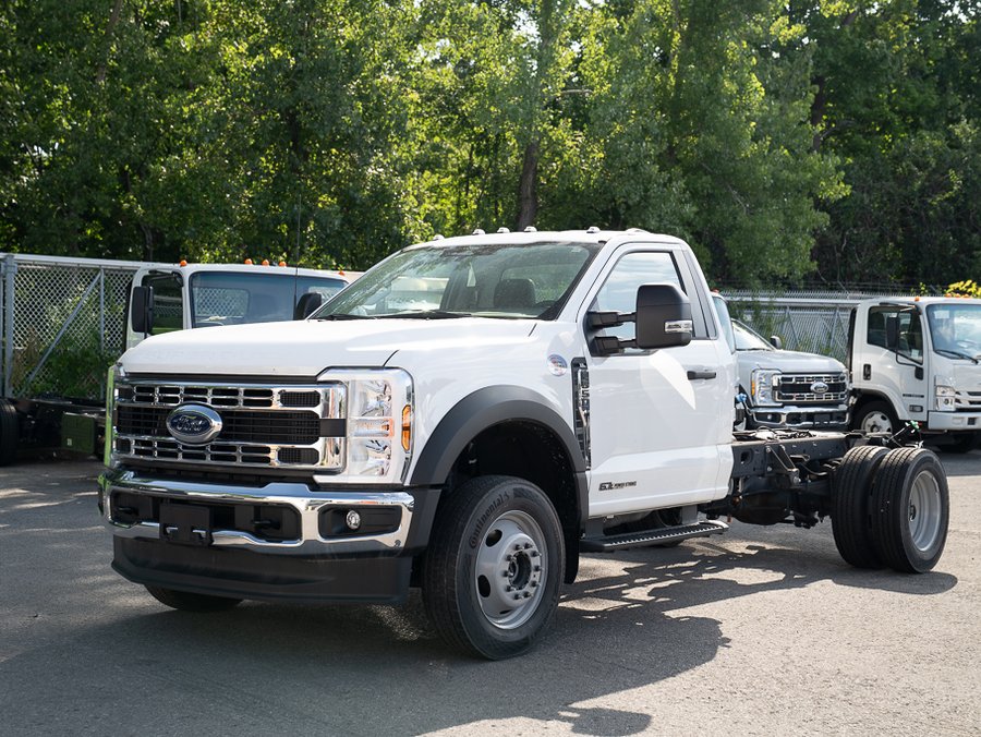 2024 Ford Super Duty F-550 DRW 2024 White