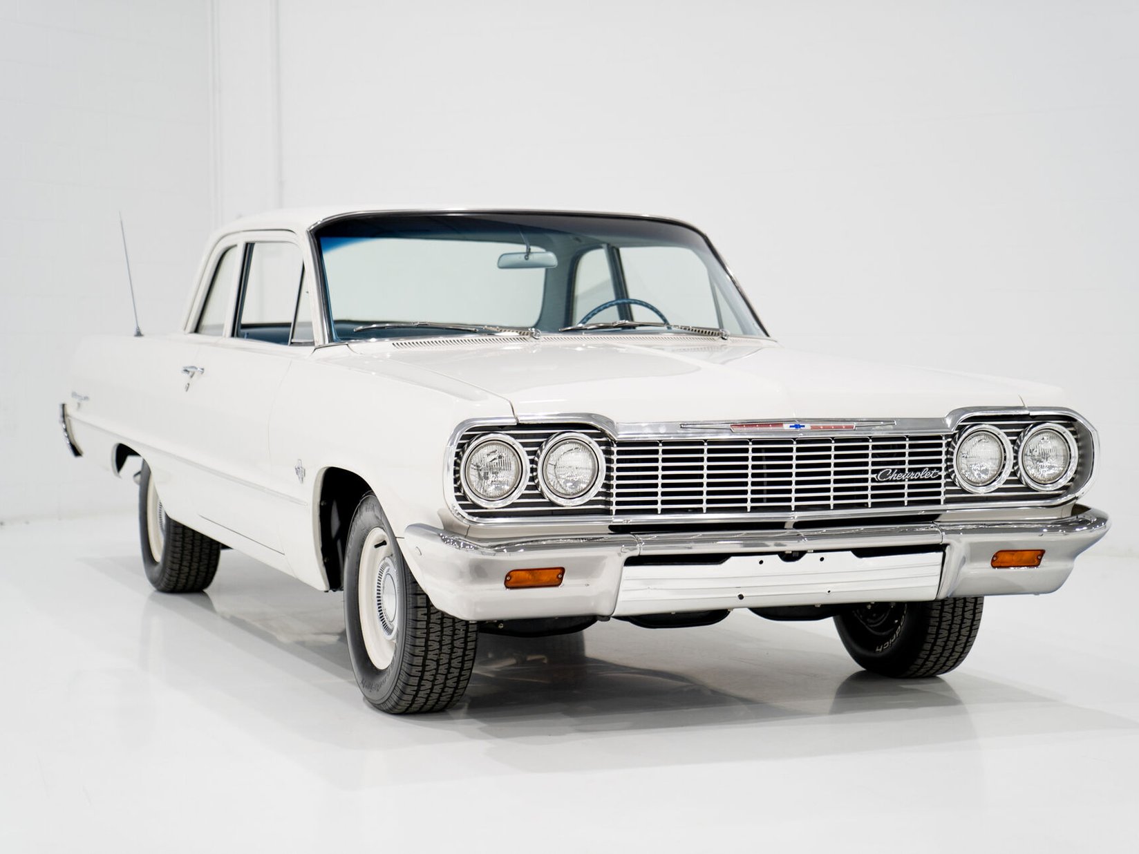 1964 Chevrolet Biscayne Matching 409 / 425HP Transmission 4 Vitesse Complètement Entièrement restauré **PRIX EN USD** White Montreal - photo #25