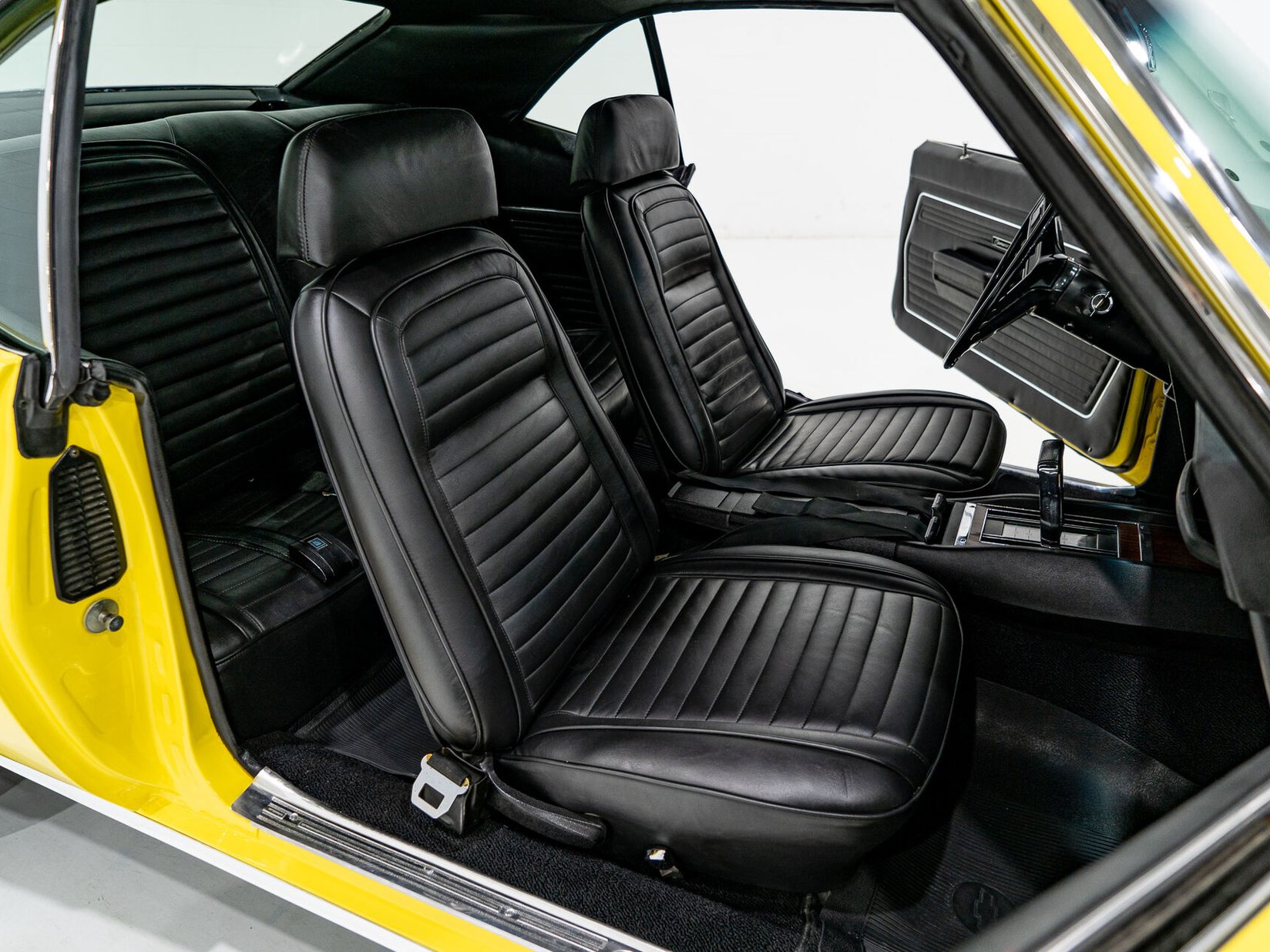 1969 Chevrolet Camaro SS **PRIX EN USD** With factory A/C Yellow Montreal - photo #53