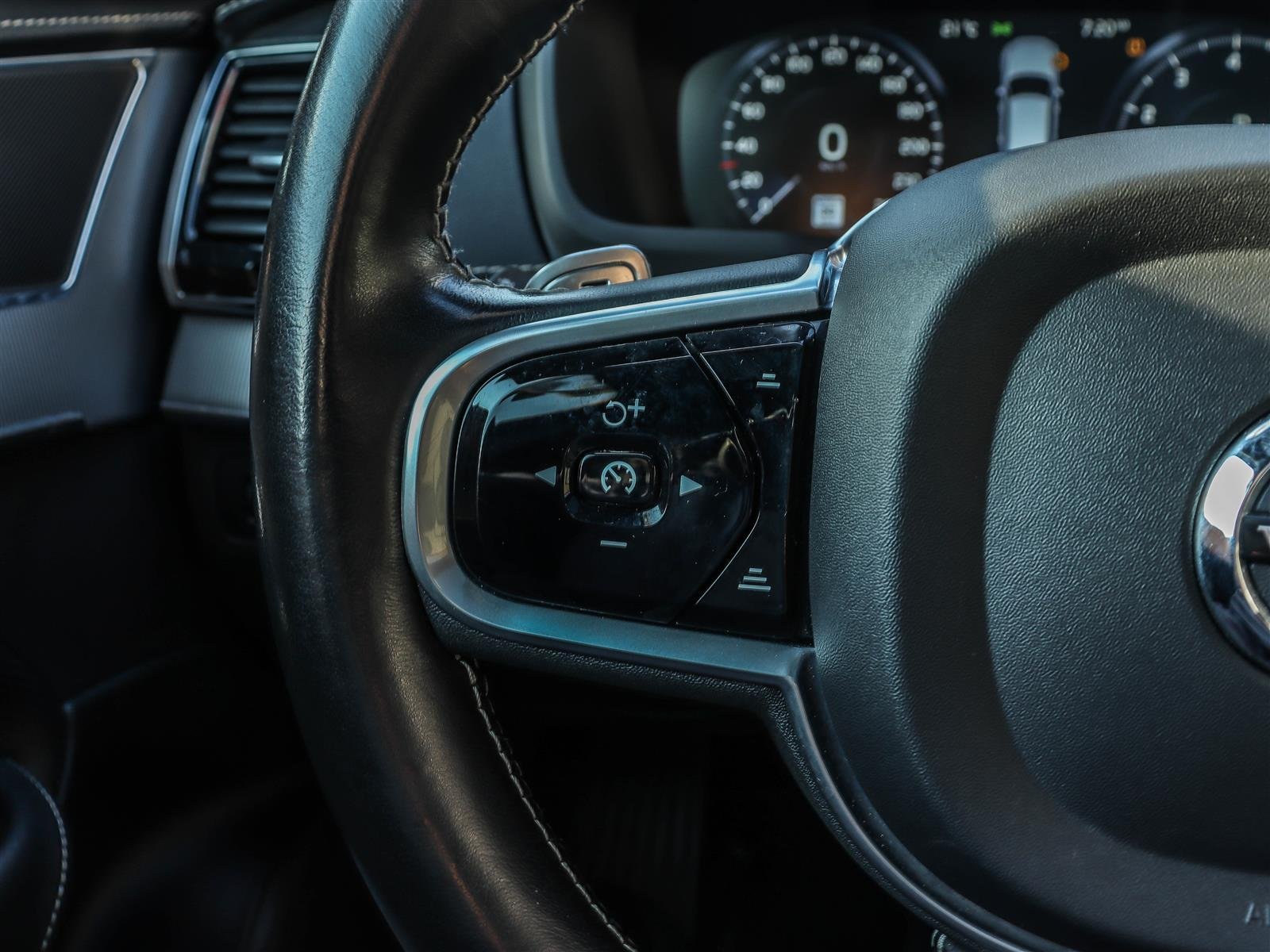 2020 Volvo XC90 T6 R-Design 7 Passenger Ottawa & Gatineau - photo #27