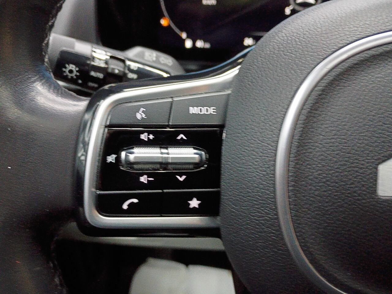 2023 Kia Carnival Silver Blainville - photo #28