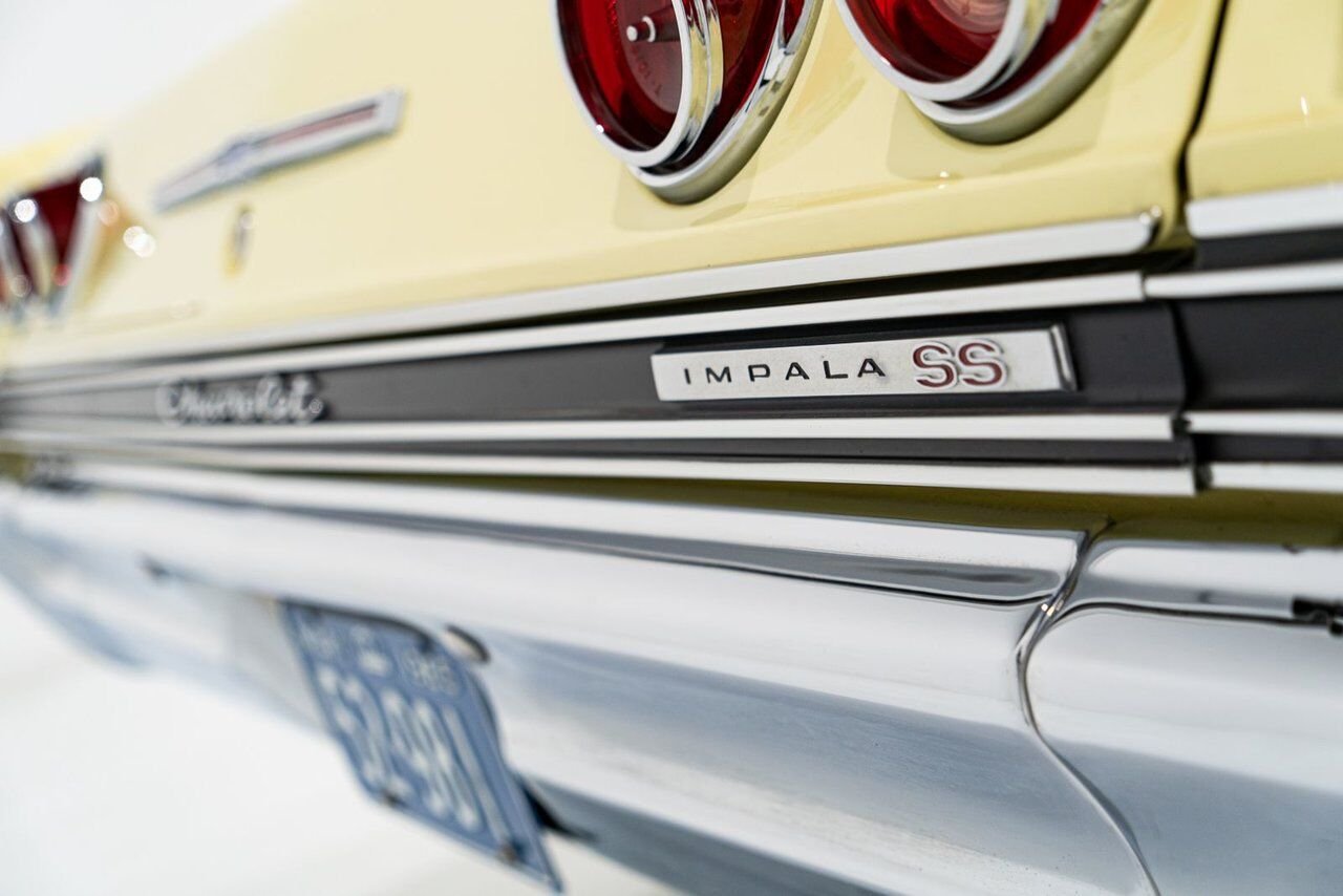 1965 Chevrolet Impala SS *PRIX EN USD* 396/325HP 4spd frame off restoration Yellow Montreal - photo #2