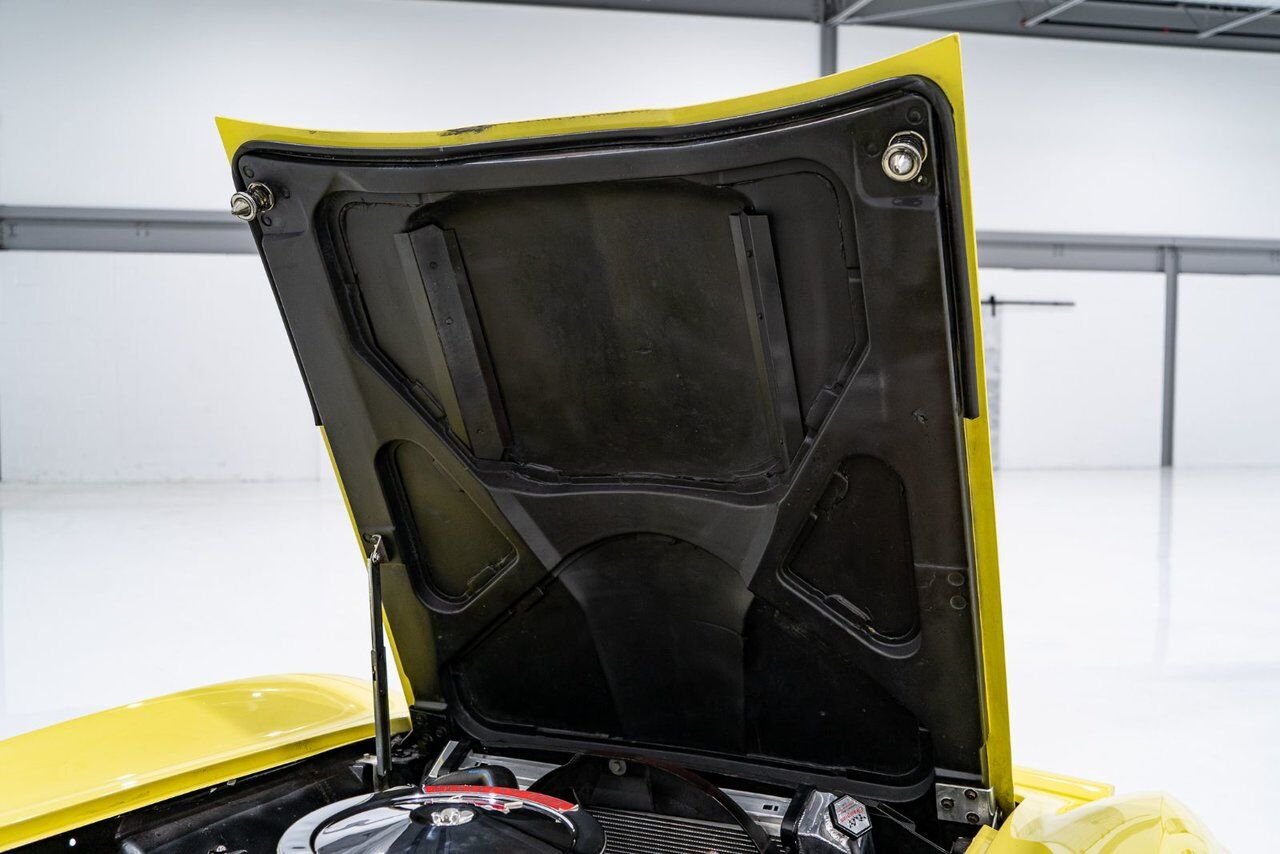 Chevrolet Corvette Matching# 427/425HP IP Code **PRICE IN USD** 1966 Jaune Montréal - photo #61