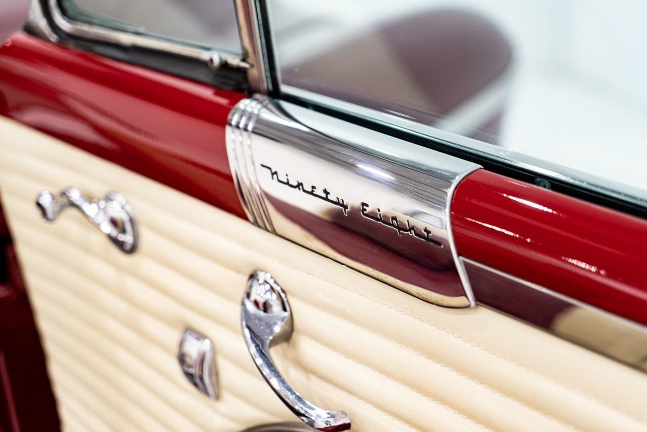 1953 Oldsmobile 98 PRIX EN USD | Convertible Beautifully Presented from complete Restoration Red Montreal - photo #70