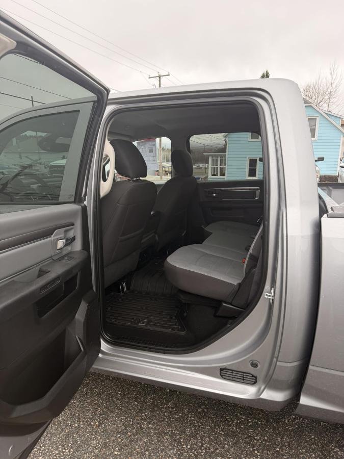 RAM 1500 Classic 2023 Gris Lac Mégantic - photo #9